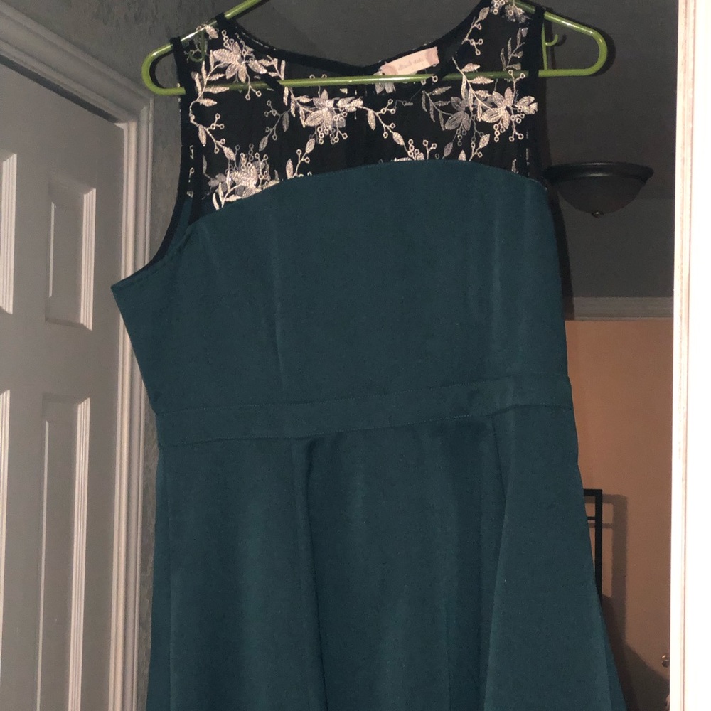 Beautiful, green dress from altard state.